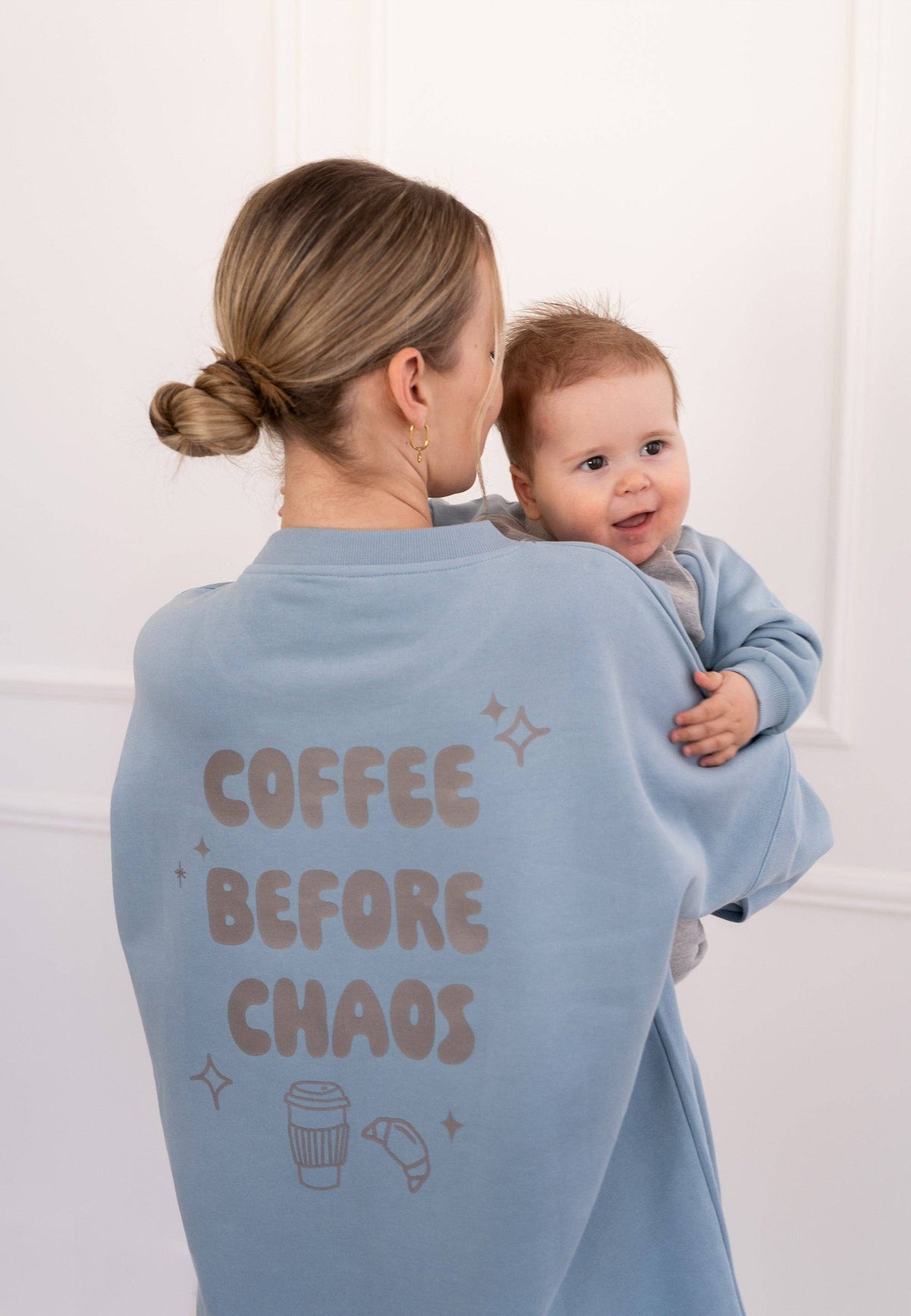 Adult Sweatshirt Coffee before Chaos light blue (Me)